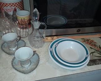 Assorted Kitchen Contents (Glassware, Bakeware, Pots & Pans, Etc.)