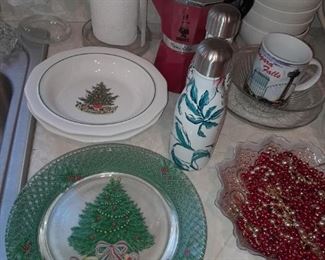 Assorted Kitchen Contents (Glassware, Bakeware, Pots & Pans, Etc.)