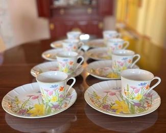 Daylily Set of 16 Tea cup and snack plate by Mann