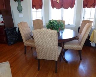 Round dining table with 6 chairs 