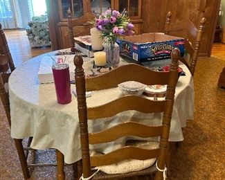 Round table with 6 chairs 