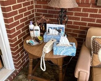 Pair of wood end tables 