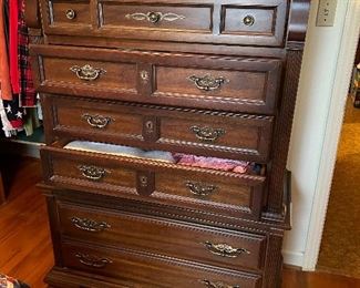 Chest of drawers 