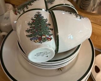 Cuthbertson Christmas Tree  Dinner Plate Original Christmas Tree Made in England 24pc with cups 