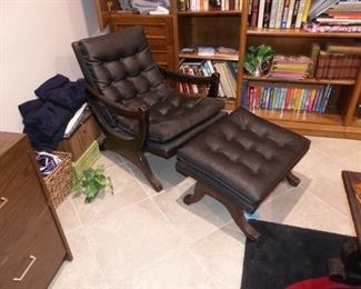 Black tufted back lounge chair & ottoman