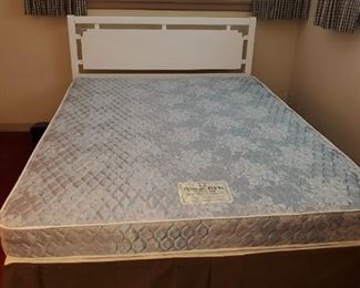 Queen size bedroom suite