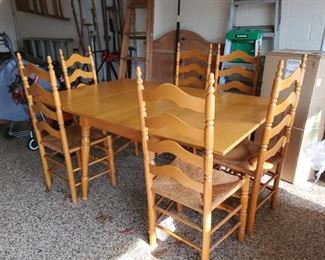 Shaker style Dinette w/6chairs