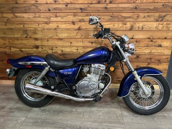 2007 Suzuki GZ250 Motorcycle,  Blue & Chrome Under 4500 Miles, New battery, Carburetor, new matching keys set
Gas tank and ignition
New tires runs and drives excellent