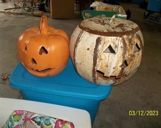 There will be LOTS of seasonal decorations!!