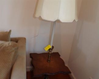 Floor table lamp with shade