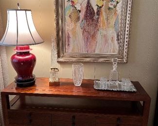 Console table and lamp have sold
