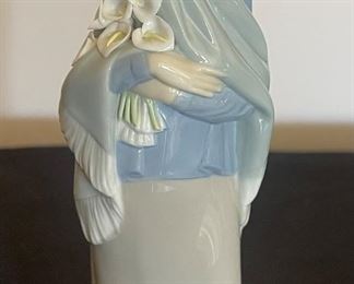Lladro "Girl with Flowers"