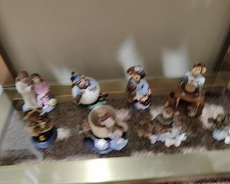 BOYD'S BEARS AND OTHER COLLECTIBLES
