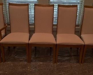 STANLEY BRAND - BEAUTIFUL OBLONG/OVAL - 2 TONE WOOD DINING TABLE W/ LEG BAND ACCENTS & 6 CHAIRS AND 2 LEAVES - Regency Style Birds Eye Maple & Rosewood Inlay Dining Table & Six Chairs 20thC - RETAILS FOR $4,500, OUR PRICE - $900