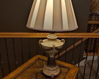 DECORATIVE TABLE LAMP