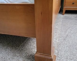 HIGH QUALITY - 2-POST WOODEN HEADBOARD & FOOTBOARD - VERY GOOD CONDITION - $250