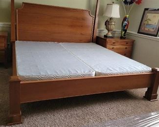 HIGH QUALITY - 2-POST WOODEN HEADBOARD & FOOTBOARD - VERY GOOD CONDITION - $250