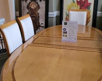 STANLEY BRAND - BEAUTIFUL OBLONG/OVAL - 2 TONE WOOD DINING TABLE W/ LEG BAND ACCENTS & 6 CHAIRS AND 2 LEAVES - Regency Style Birds Eye Maple & Rosewood Inlay Dining Table & Six Chairs 20thC - RETAILS FOR $4,500, OUR PRICE - $900