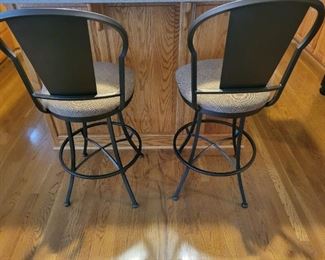 4 TOTAL COUNTER HEIGHT QUALITY SOLID METAL AND CLOTH LIKE NEW SWIVEL STOOLS