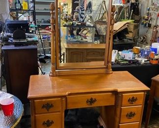 c.1940's Solid Maple Pineapple Post Vanity with Decorative Mirror, Made by THE CONTINENTAL FURNITURE CO., High Point, NC, and sold by RHODES-JONES FURN. CO., Chattanooga, TN, with orig label on back and chair/stool (not pictured)