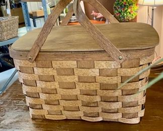 Vintage PUTNEY BASKET-VILLE VERMONT (Stamp is Separated into two words Basket and Ville underneath), Double-Handled Hickory Splint Picnic Basket with utensil elastic holder mounted underneath lid, BEAUTIFUL Piece! 