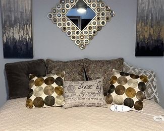 Queen  Reverie Sleep System - Adjustable bed - like new!