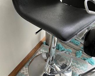 Glass top mini bar with three stools