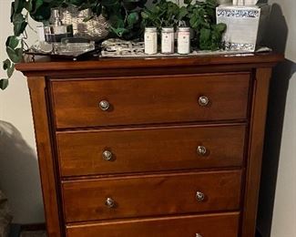 Wood chest of drawers