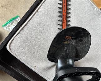 Black & Decker 16" hedge trimmer