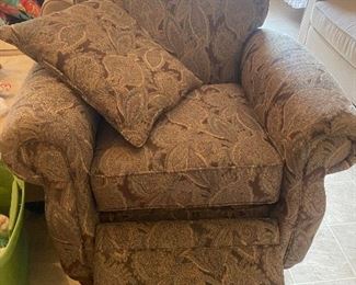 Paisley cloth recliner 