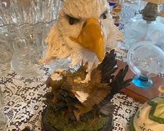 Eagle statue 