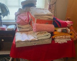 Towels, kitchen towels, wash rags, bedspreads and blankets 