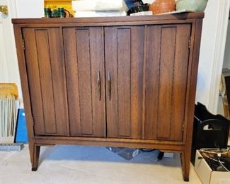 Lane retro mid-century cabinet/side table