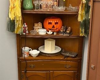 Corner cupboard for all your displays