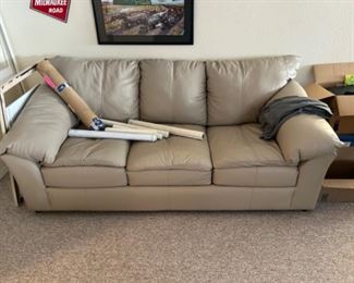 Very nice leather couch