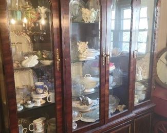 Thomasville china cabinet 