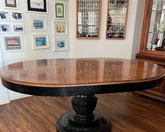 Pedestal Dining Table w Leaf and 6 Chairs (2 Captain Chairs)