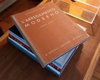 A large selection of interior design, gardening and related resource books...