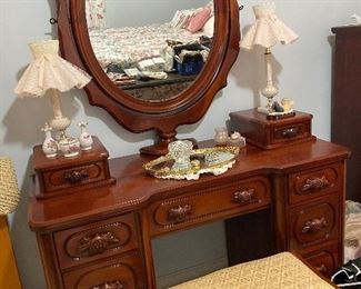 Lillian Russell Dressing Table with Bench- Cherry Finish
