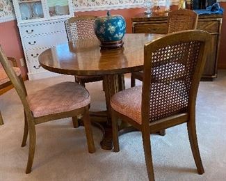 Dining Room Table with 6 chairs- upholstery in excellent condition