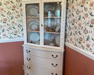 Corner Hutch