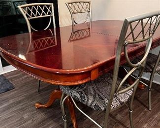Large dining table - Seats 6
$150