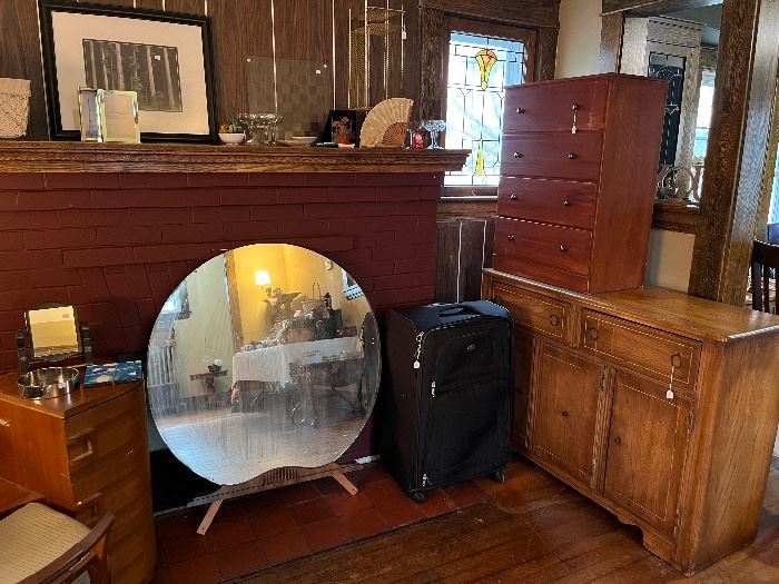 Leaner mirror
Large dresser
Small chest
Wheeled suitcase
Japanese fabric fan with fabric case