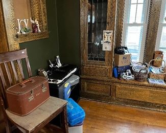 40s train case
Phones
Heated throw
Pens, pencils, binder clips