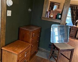 Chests
Mirror
Tall chair