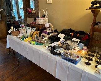 Hair accessories 
Hats, scarves & gloves