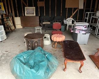 Pack & play
Bean bag
Mediterranean end table
Desk chair 