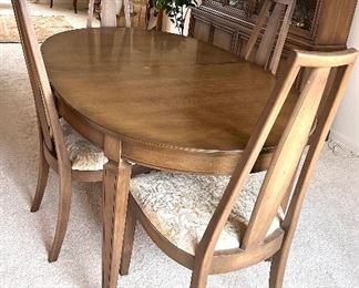 Mid Century table w/6 chairs - 2 leaves and table pads