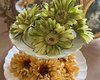 6 of each color Gerber Daisy napkin rings 