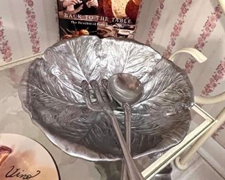 Salad bowl w/spoon & fork 